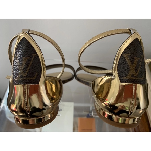 SOLD!!!! Louis Vuitton Sandal - Picture 5 of 7